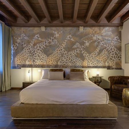 Palazzo Duomo Suites In Udine Center ภายนอก รูปภาพ