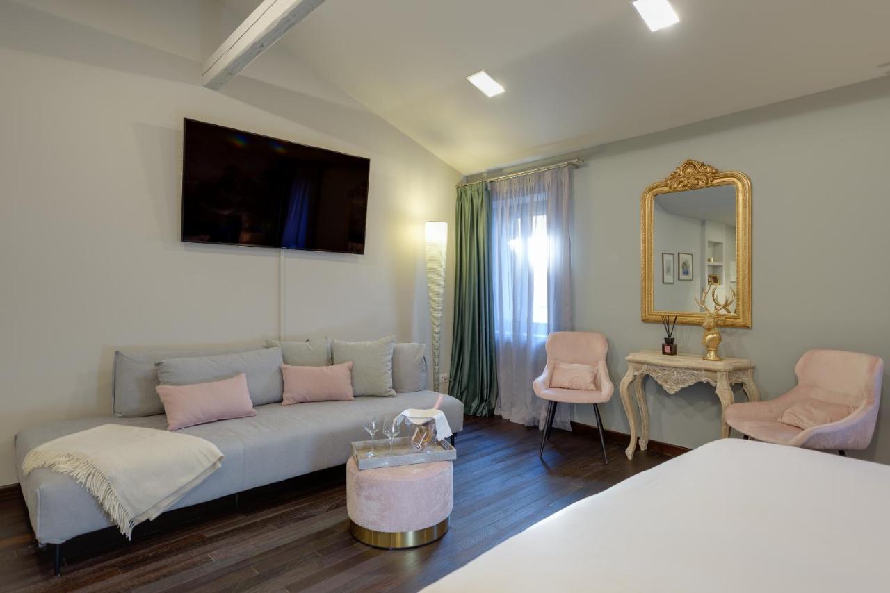 Palazzo Duomo Suites In Udine Center ภายนอก รูปภาพ